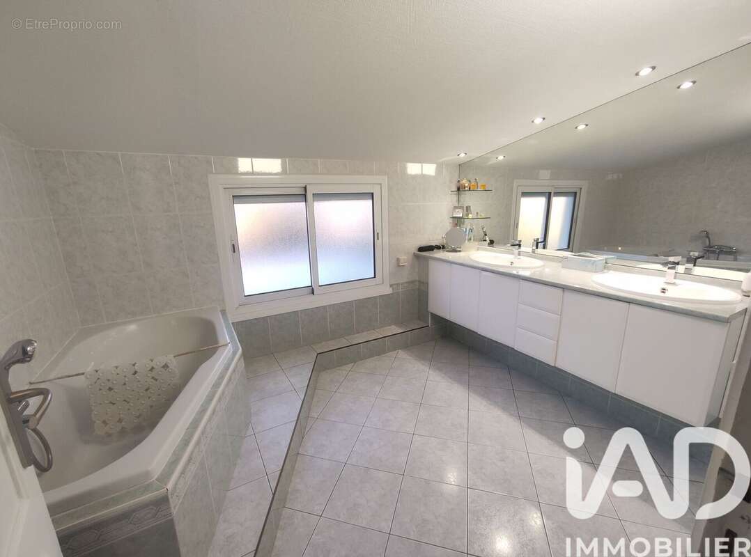 Photo 6 - Maison à AVRILLE