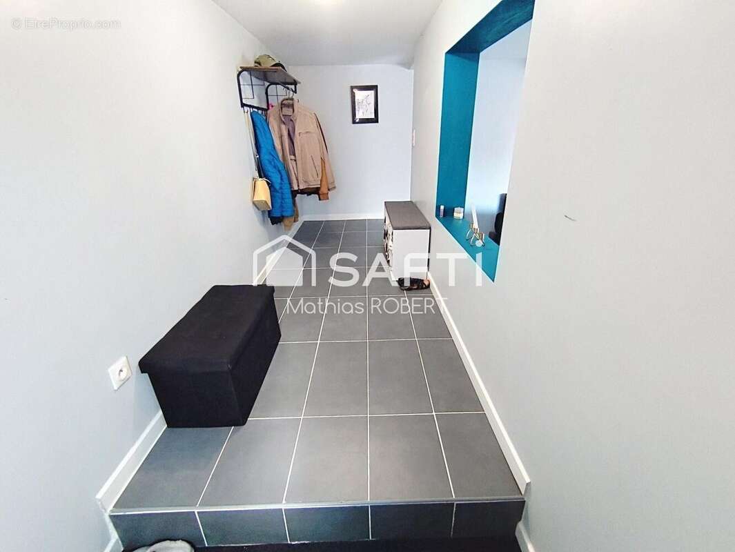 Maison 110 m² à Saint-Amant-De-Boixe  - photo 4