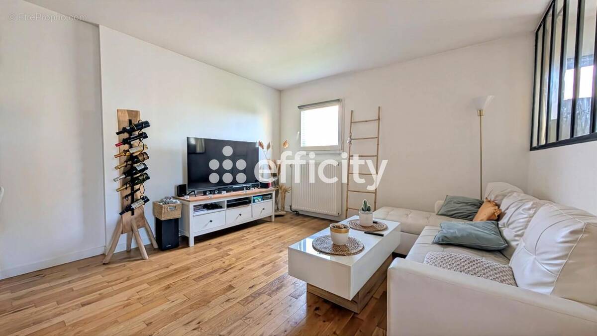 Appartement à LOGNES