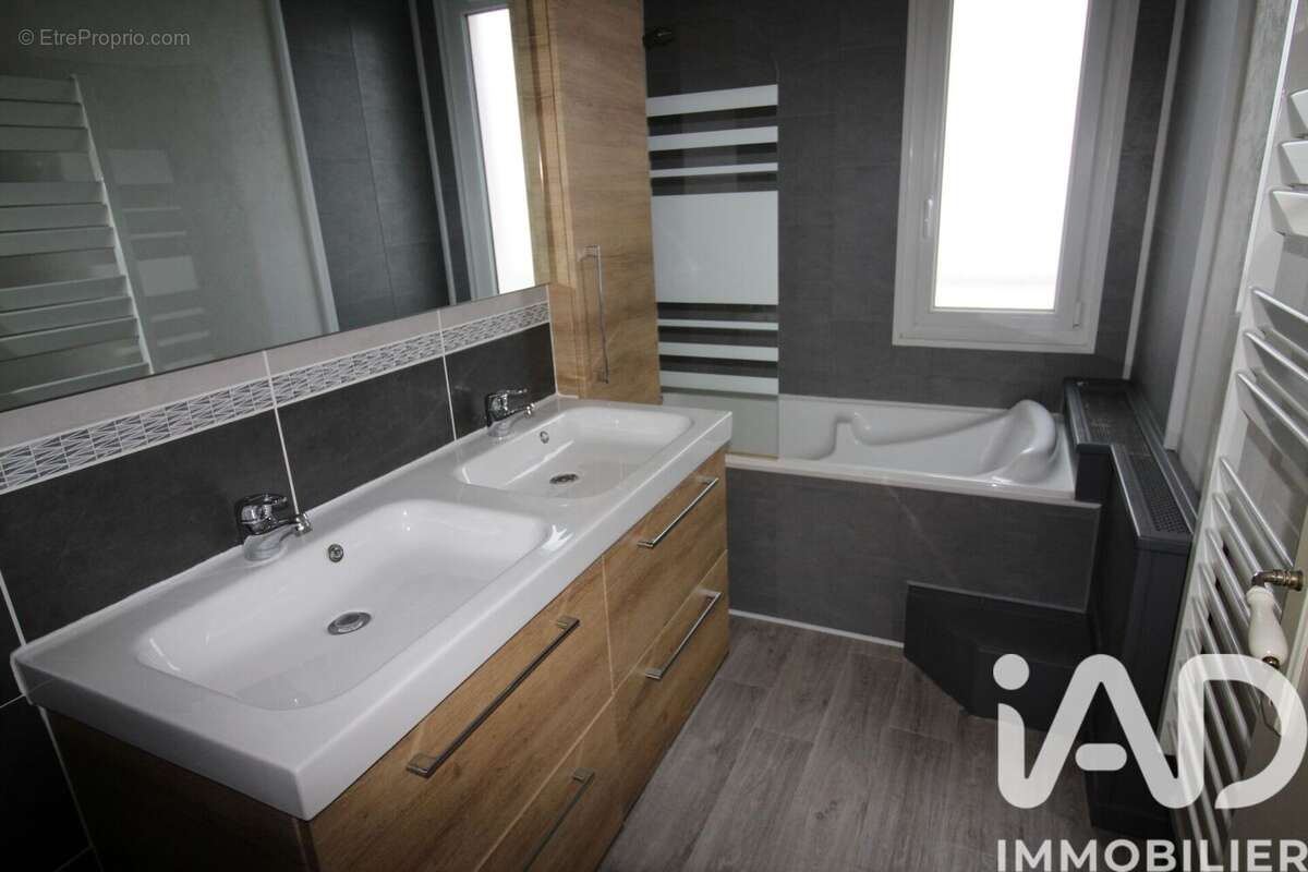 Photo 7 - Appartement à VARENNES-VAUZELLES