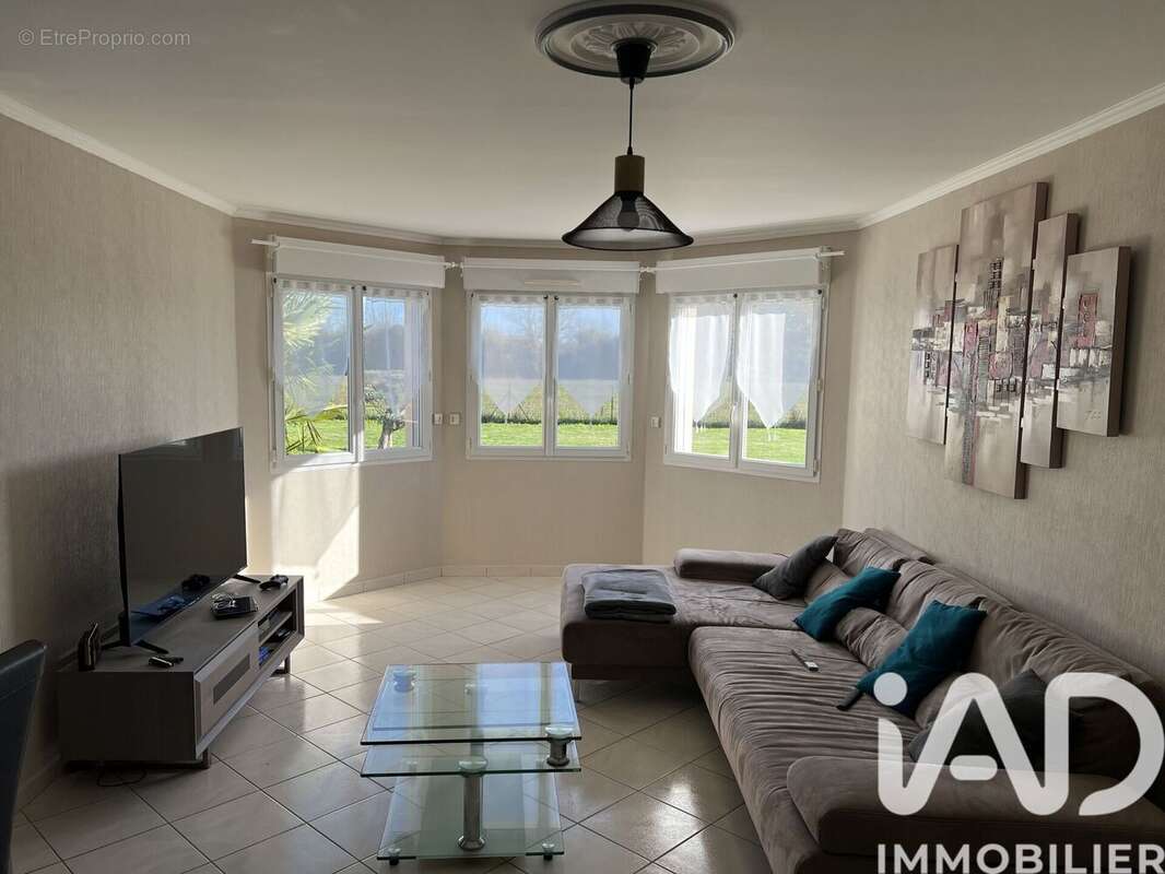Maison 134 m² à Saint-Gaudent  - photo 5