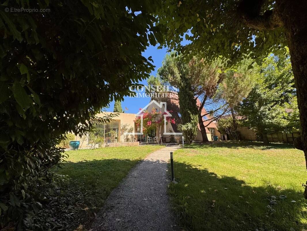 Maison à SAINT-JULIEN-DU-SAULT