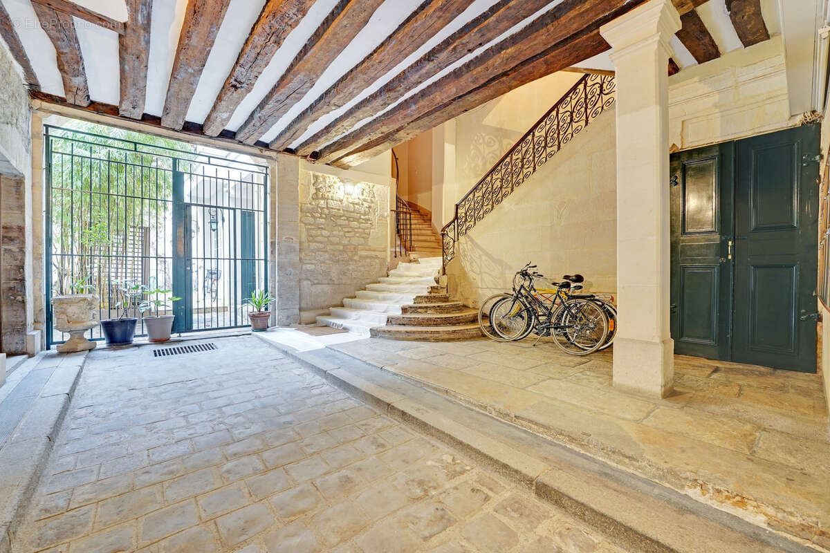 Appartement à PARIS-3E