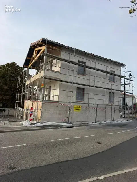Appartement T3 - 75.10 m2 - Saint-Georges-d'Espéranche - Balcon - Garage - photo 5