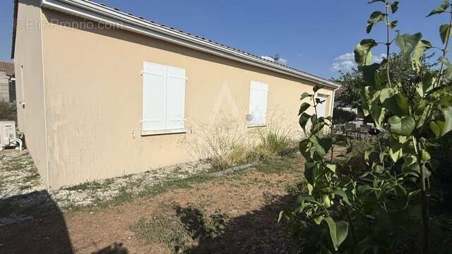 Saint-yrieix - pavillon plain pied 3 chambres avec jardin - photo 17