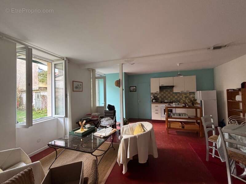 Appartement à MARSEILLES-LES-AUBIGNY