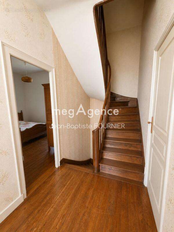 Maison de Maître avec dépendances – Terrain de plus de 4 400 m² - photo 10