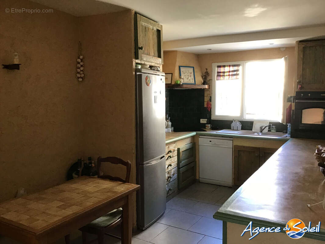 Maison à OPOUL-PERILLOS