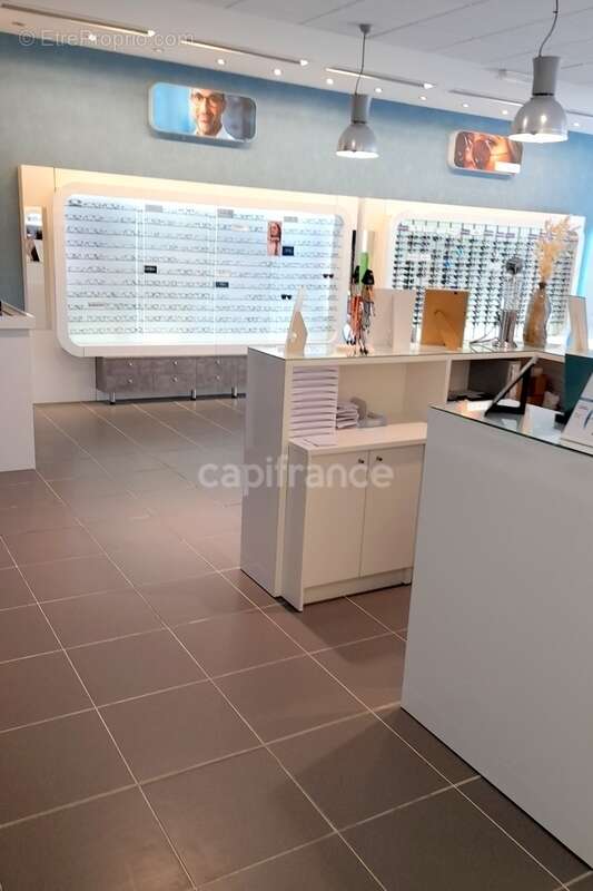 Commerce à PROVILLE