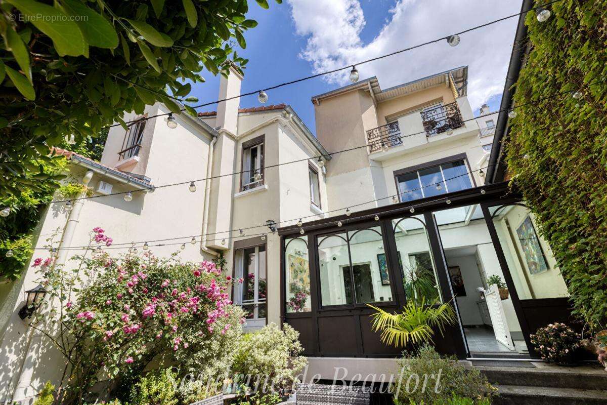 Maison à COURBEVOIE