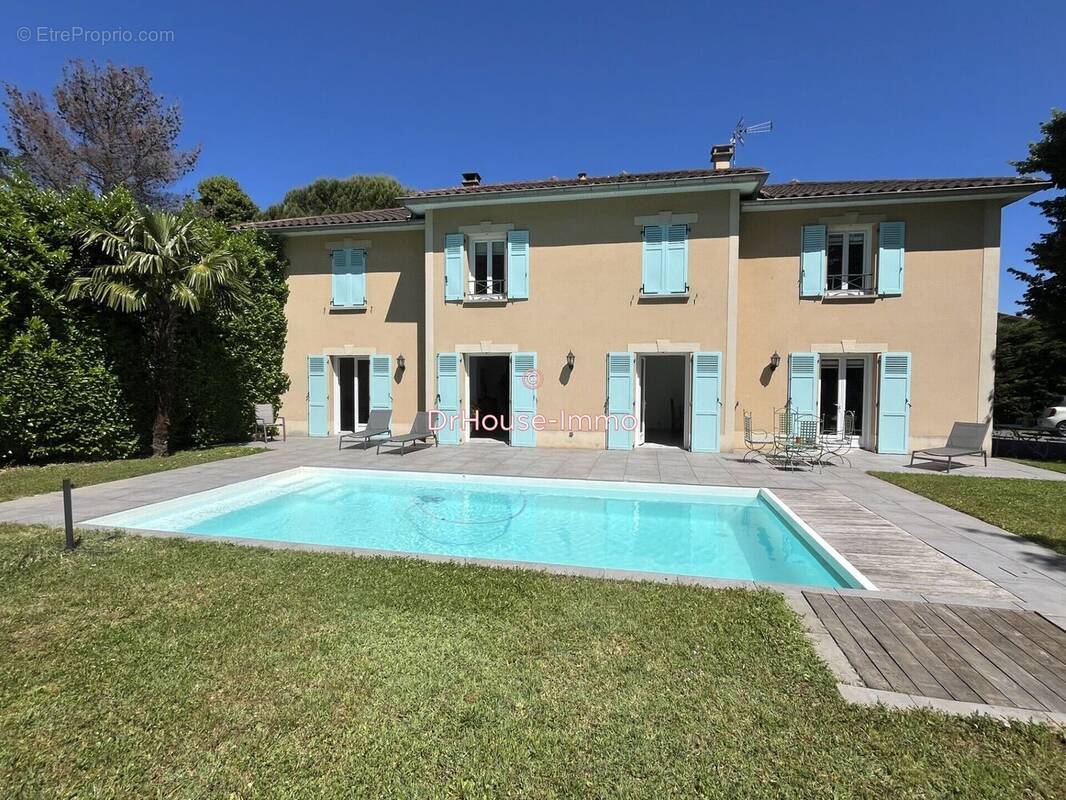 Maison à SAINT-CYR-AU-MONT-D'OR