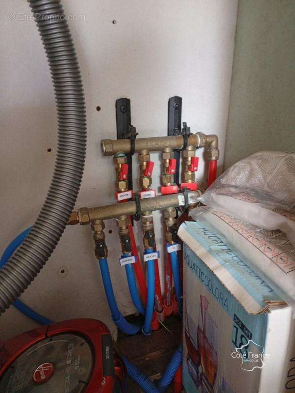 Maison à SAINT-MARTIN-LA-MEANNE