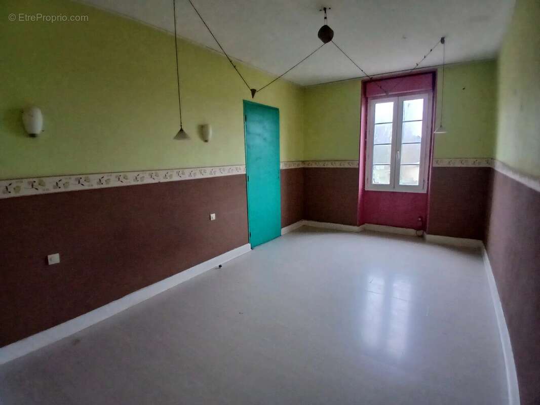 Jolie maison en pierre à rénover - photo 10
