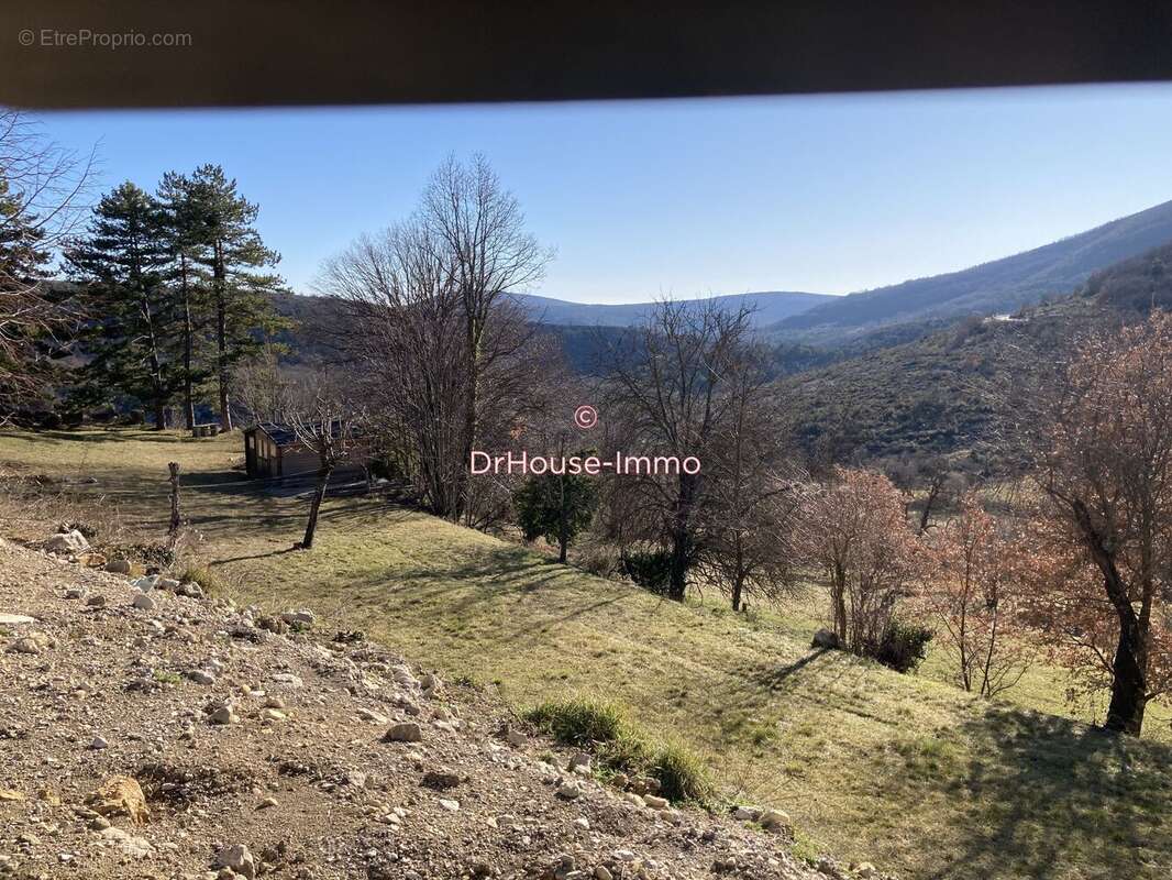 Terrain à COMPS-SUR-ARTUBY