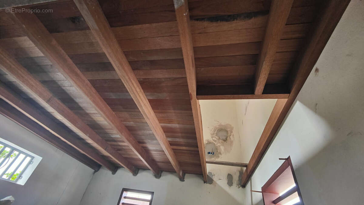 À VENDRE – Appartement T4 avec mezzanine au cœur de CAYENNE (973) - photo 4
