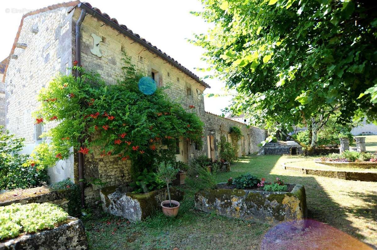 Magnifique logis du XVIIème siècle - photo 19