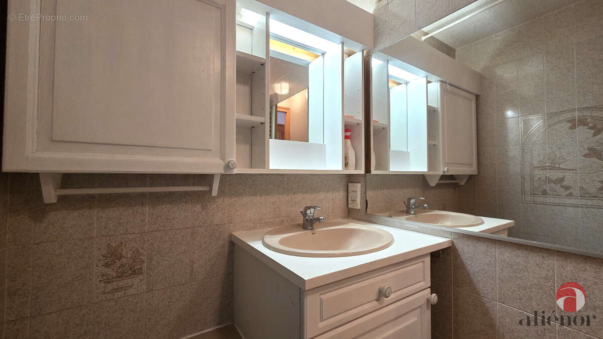 Appartement à MORILLON