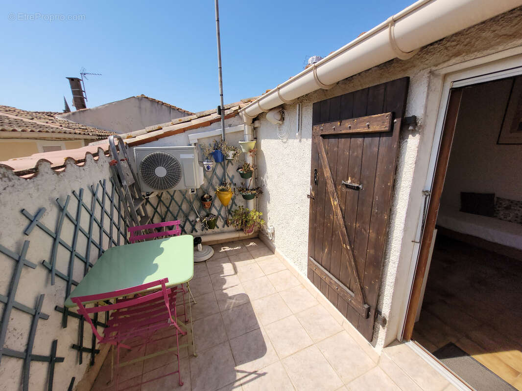 FLEURY Charmante Maison de Village de type III très bien entretenue et disposant d'une terrasse. - photo 8
