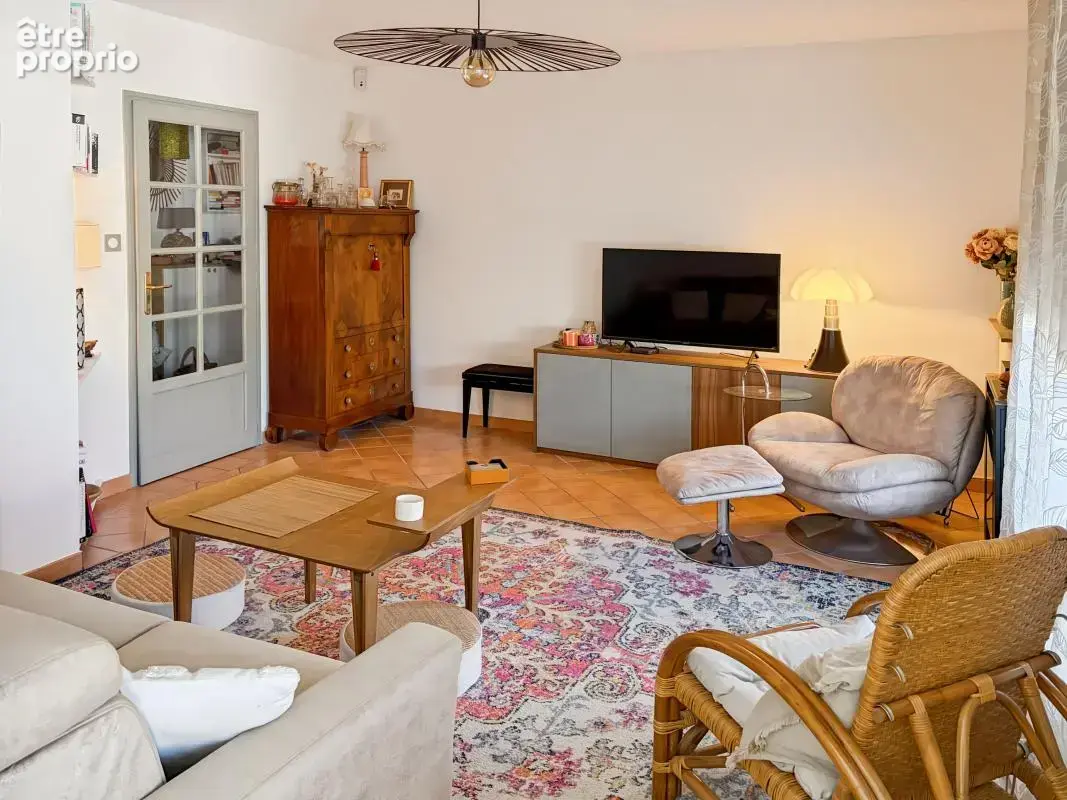 À Vendre à Uzès- Appartement T4 70m2 avec stationnement - photo 3