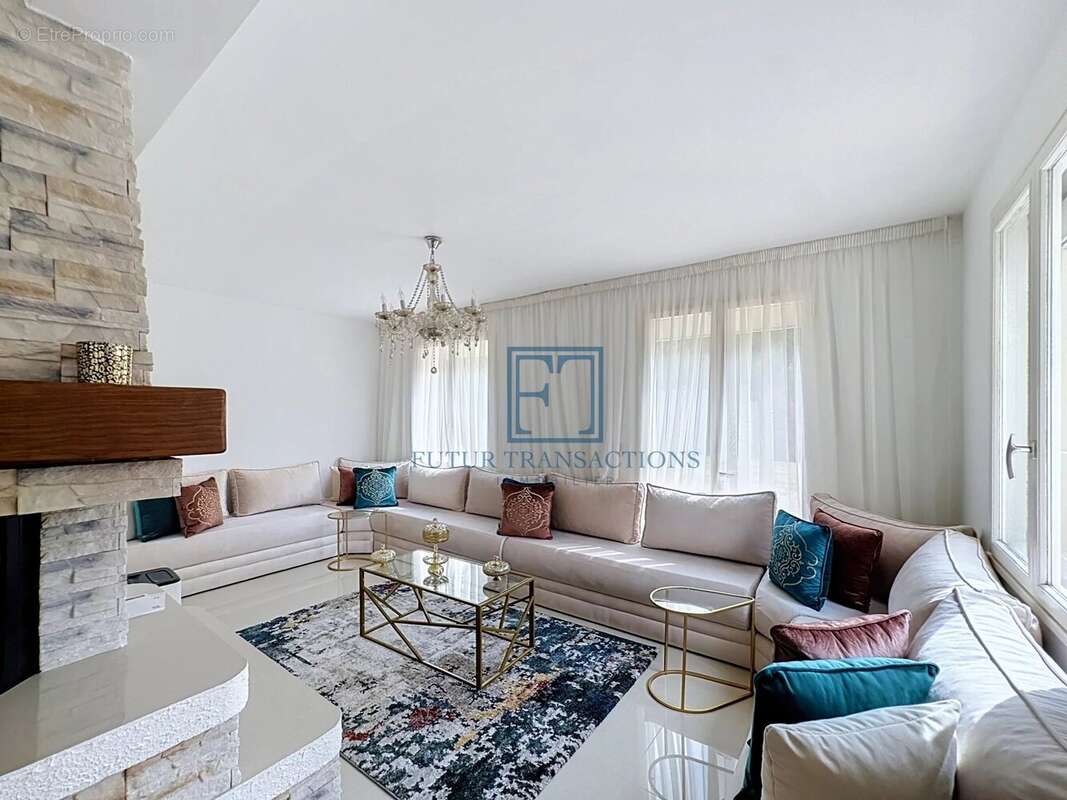 Maison spacieuse et moderne avec piscine à Élancourt Village - photo 3