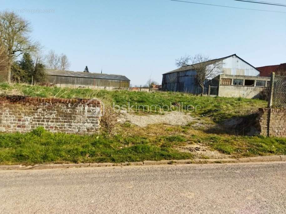 Terrain à AVERDOINGT