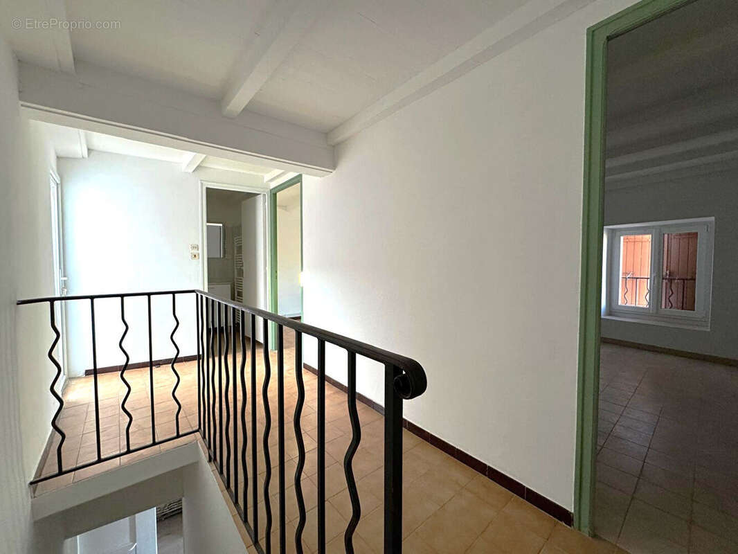 Immeuble Bagnols sur Cèze - 9 pièces - 178 m² - photo 5