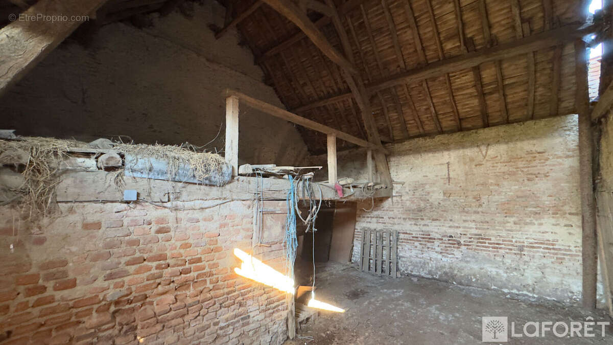 Maison à NEUILLY-LE-REAL