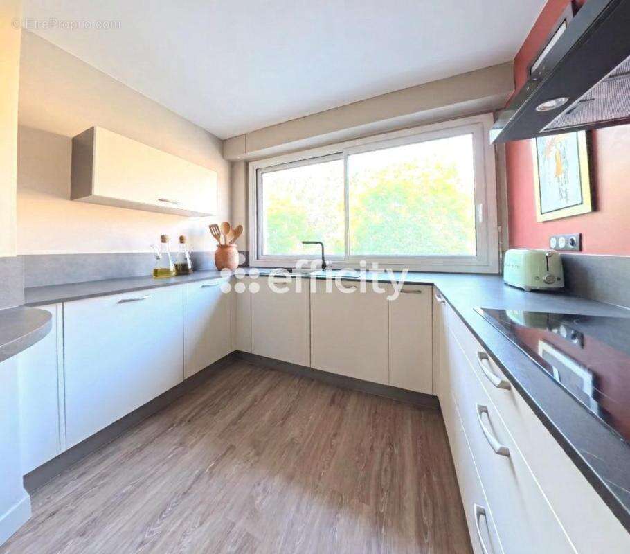 Appartement à VERRIERES-LE-BUISSON