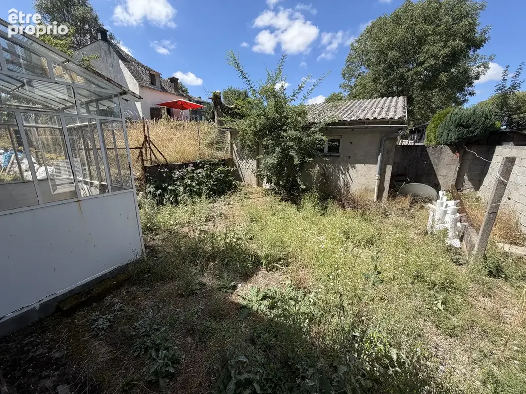 Marcenat centre  Jolie maison de 118 m2 avec 15 427 m2 de terrains au cœur du Cézallier - photo 2