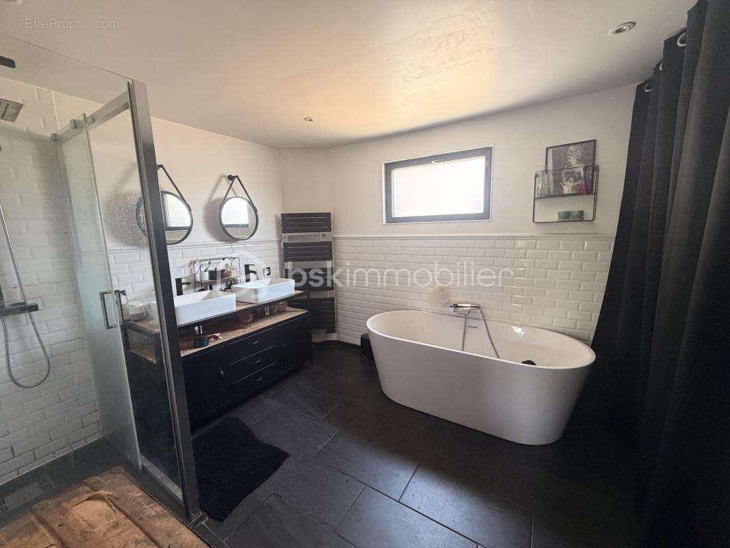 Maison 7 pièces 151m2 4 chambres - photo 15
