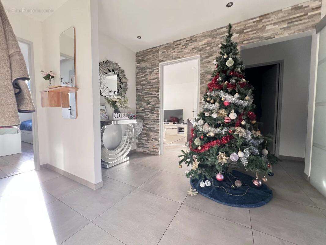 Appartement à LES CLAYES-SOUS-BOIS