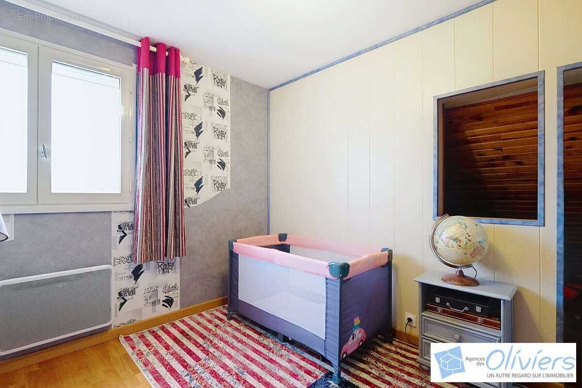 Maison à VOISINS-LE-BRETONNEUX