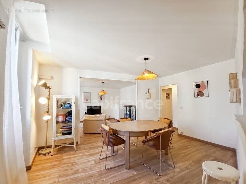 Appartement à VILLENEUVE-LES-AVIGNON