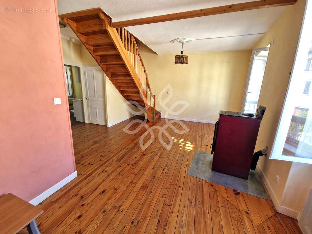 Maison à SAINT-GEORGES-D'AURAC