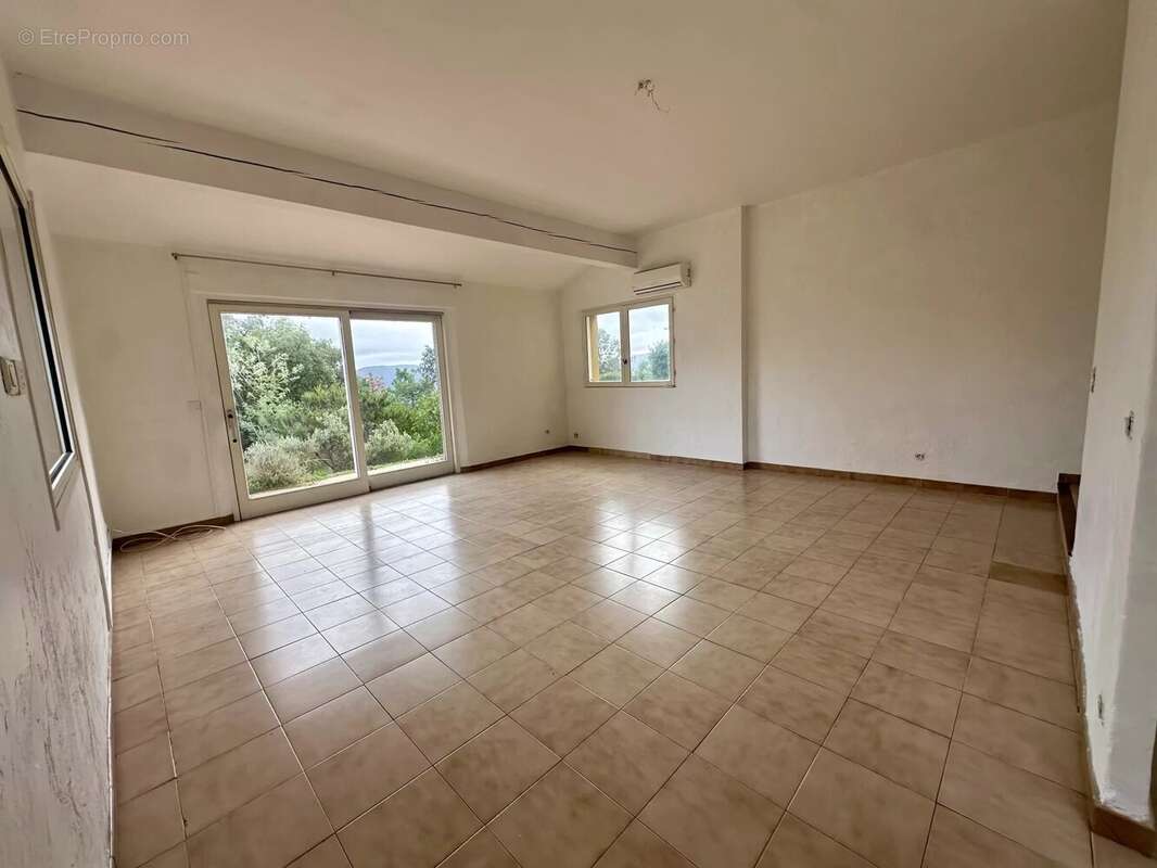 Maison à PLAN-DE-LA-TOUR