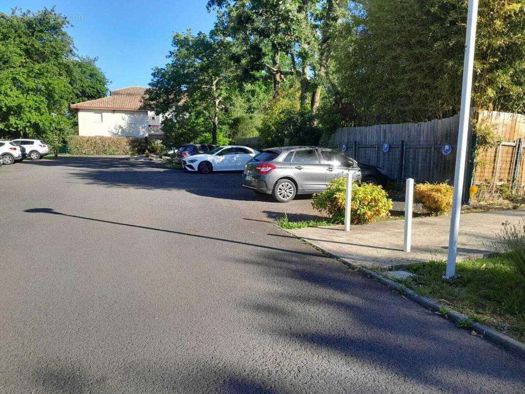 Plusieurs places de parking - photo 2