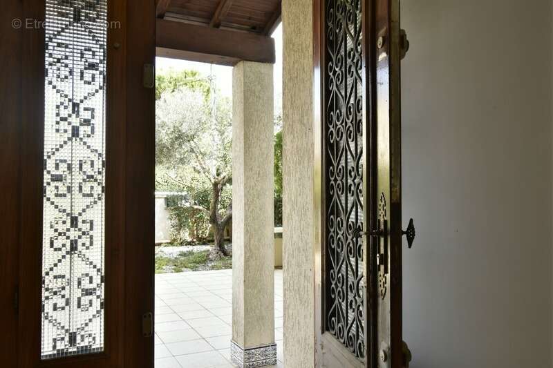 Maison à FONTVIEILLE