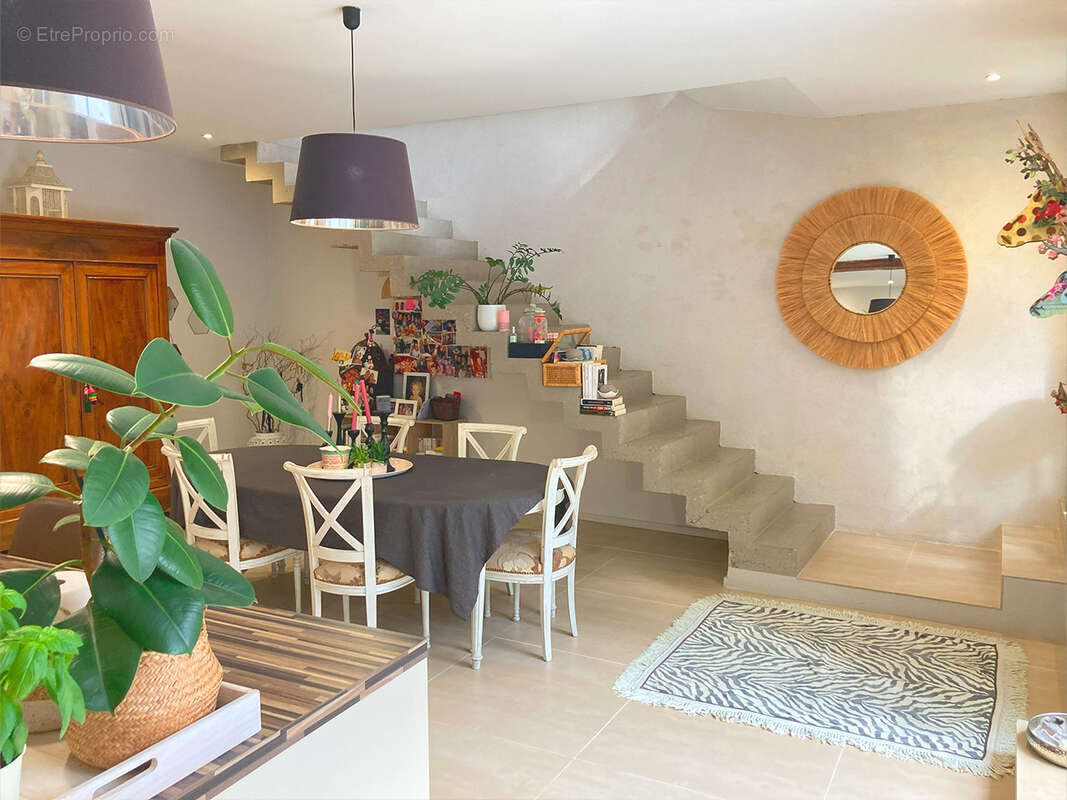 Maison à MONTELIMAR