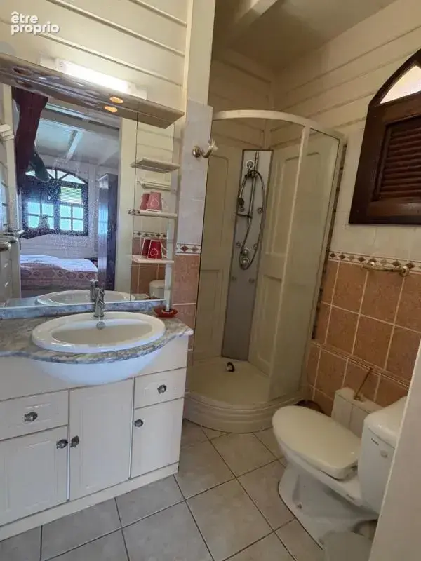 Magnifique maison créole F4 en bois rouge à 2 minutes de la mer - photo 6