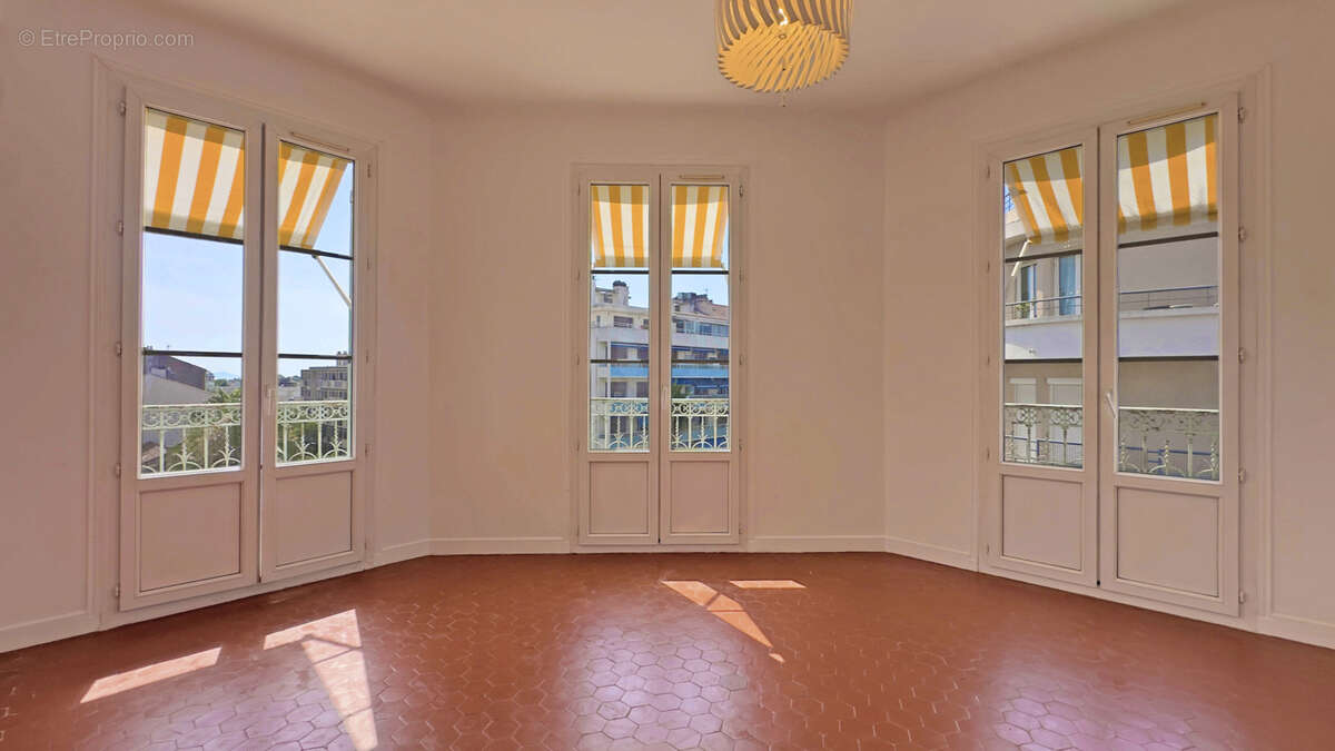 Appartement de caractère haussmannien au cœur de Hyères - photo 3