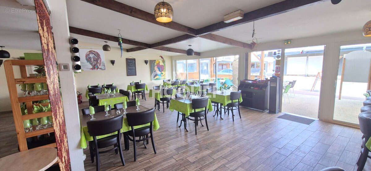 Commerce à VENDAYS-MONTALIVET