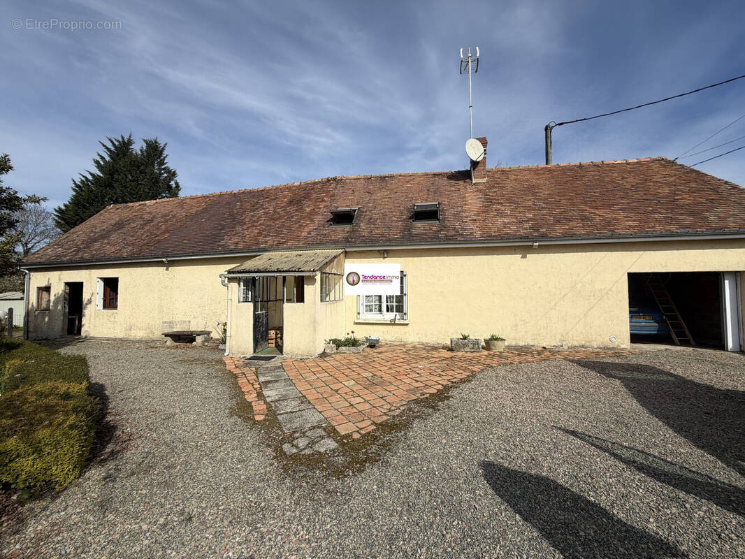 Maison à VILLAINES-LA-CARELLE