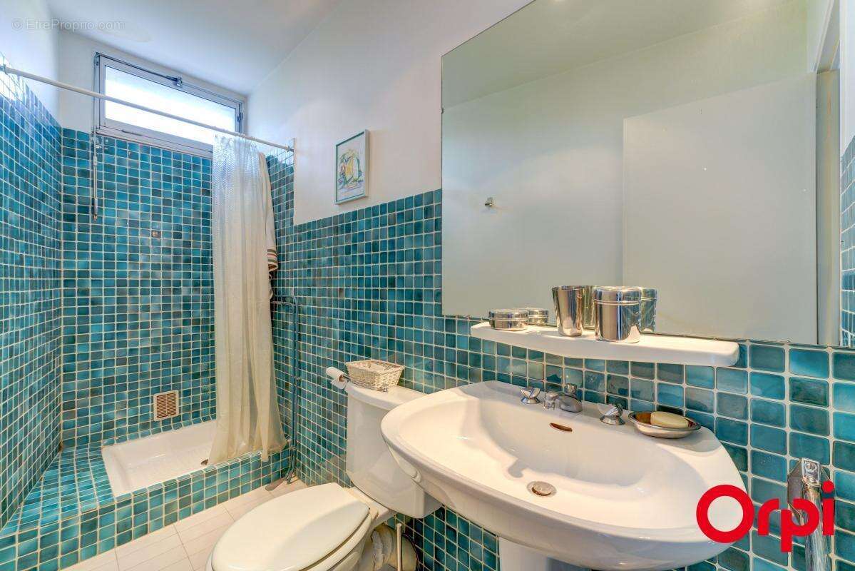 À VENDRE – Chambre avec balcon dans la prestigieuse résidence Le Petit Versailles – Caluire-et-Cuire - photo 3