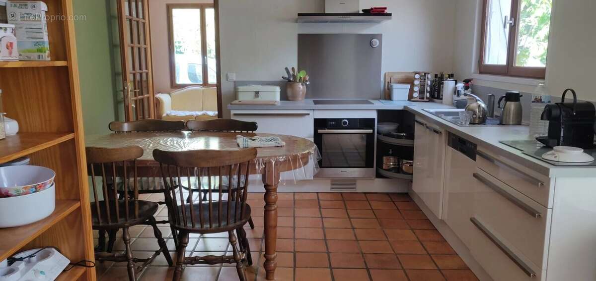Maison de plain-pied, garage et jardin à vendre à Rioux (17) - photo 19