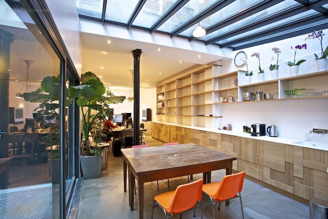 Espace cusine -salon - Appartement à PARIS-11E