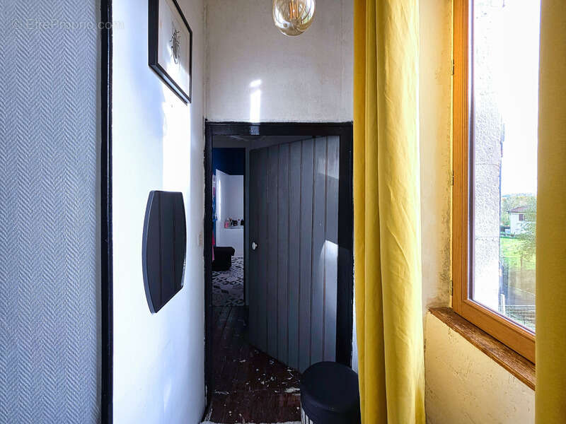 Maison à SAINT-LAURENT-SUR-GORRE