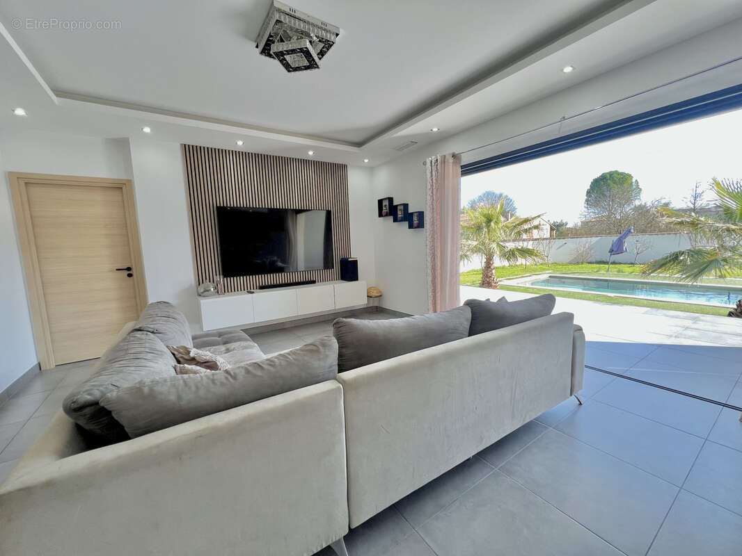 Villa contemporaine 161 m2   Piscine   Pool house   Garage   Terrain 790 m2 - photo 4