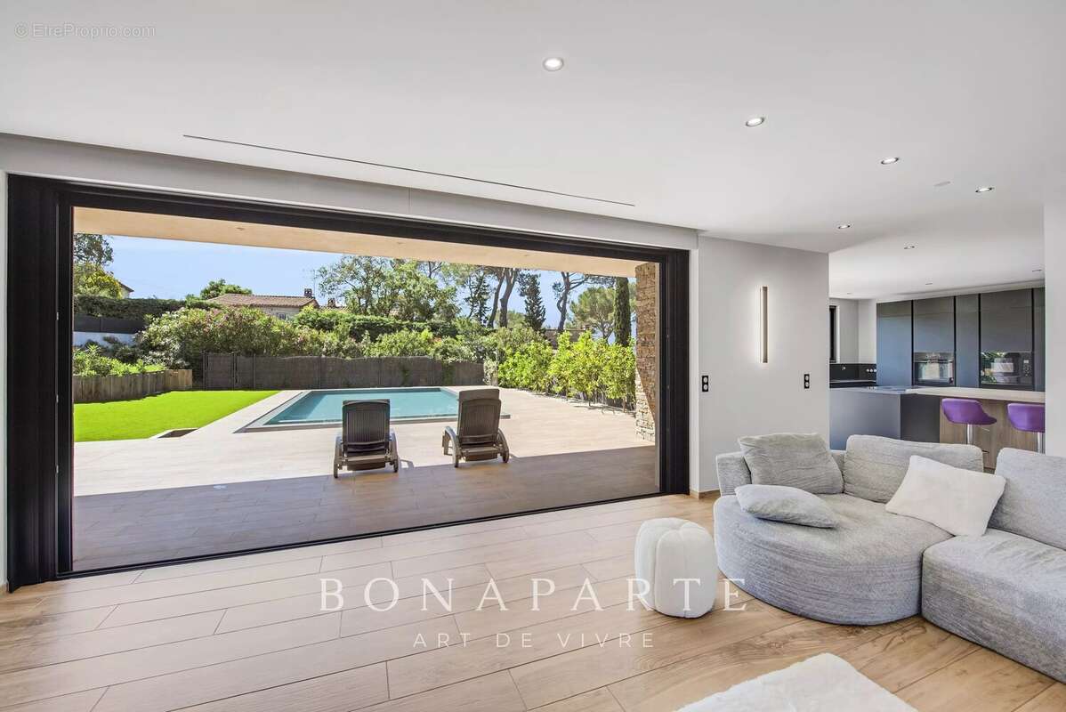 EXCLUSIVITÉ – Villa contemporaine de 330m² à très haute performance énergétique - photo 8