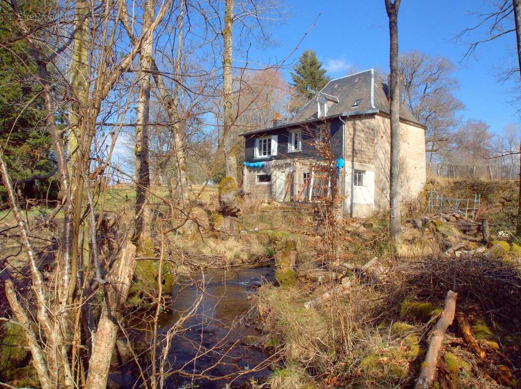 Maison à SAINT-SAUVES-D&#039;AUVERGNE