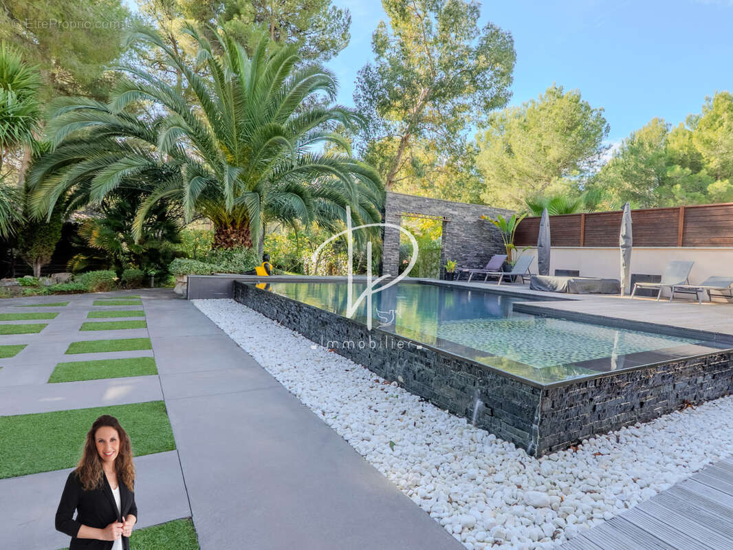 VILLA 8 pièces - 291 m2 - Piscine - Garage double - photo 24